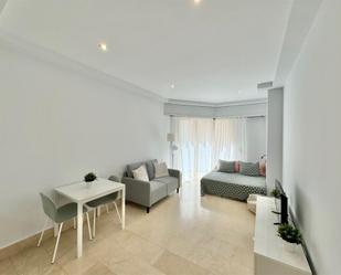 Living room of Study to rent in  Madrid Capital  with Air Conditioner and Balcony