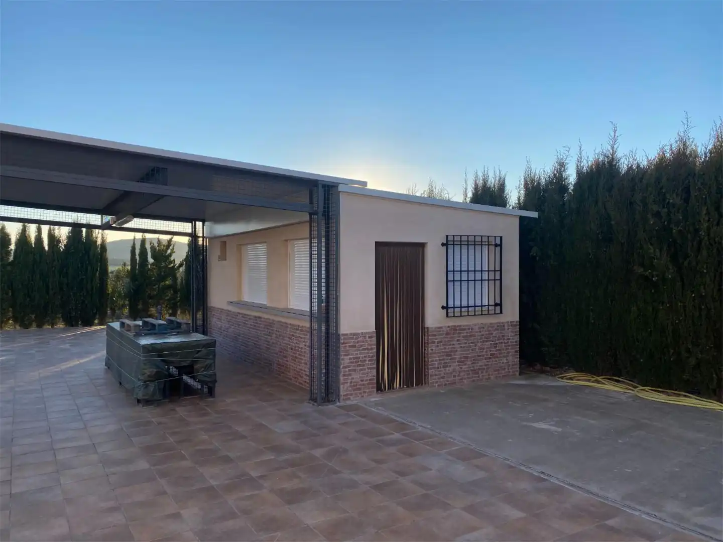 Vista exterior de Casa o chalet en venta en Fernán Caballero con Aire acondicionado, Terraza y Piscina