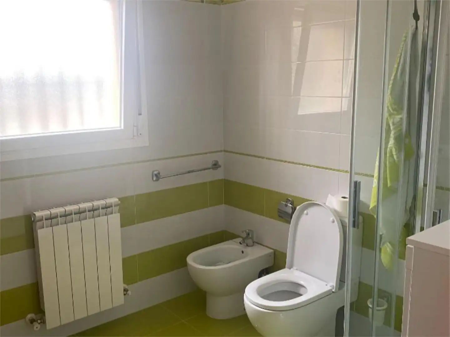 Baño de Casa o chalet en venta en Fernán Caballero con Aire acondicionado, Terraza y Piscina
