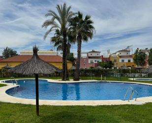 Piscina de Pis en venda en Dos Hermanas amb Aire condicionat