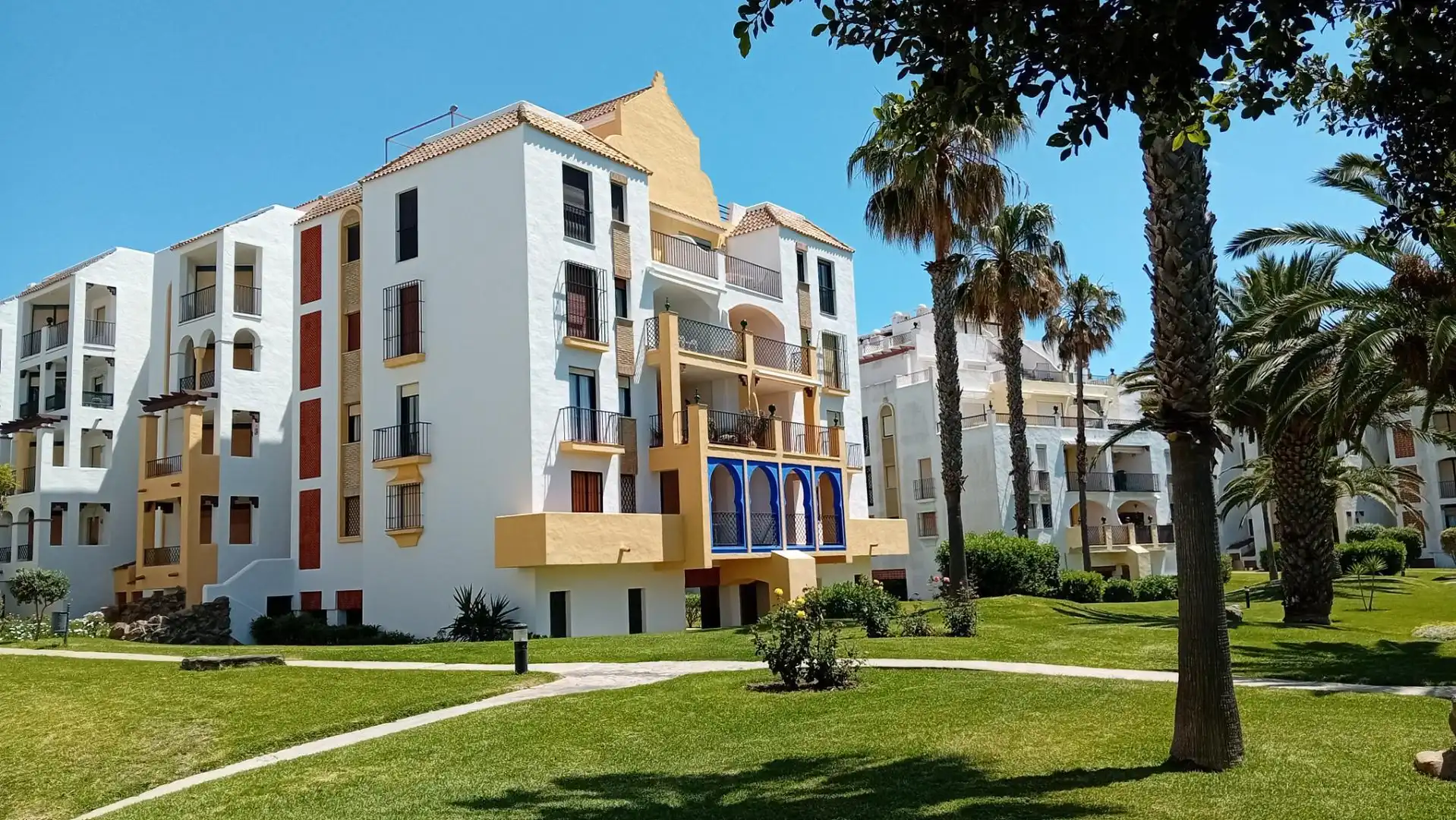 Apartments for rent in Urbanización Atlanterra F, 45, Atlanterra Apartments for rent in Urbanización Atlanterra F, 45, Atlanterra