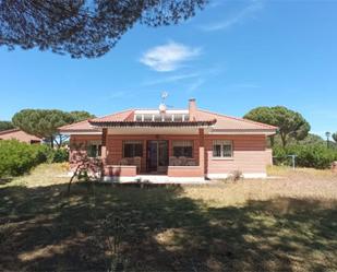 Vista exterior de Casa o xalet en venda en El Campillo (Valladolid) amb Terrassa