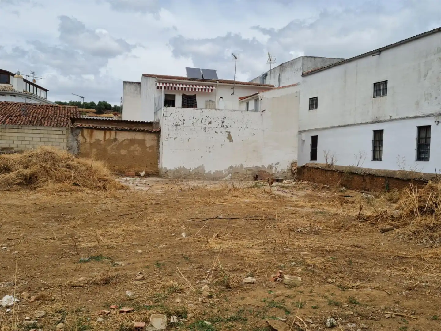 Bebaubares Gelände zum Verkauf in Almadén de la Plata