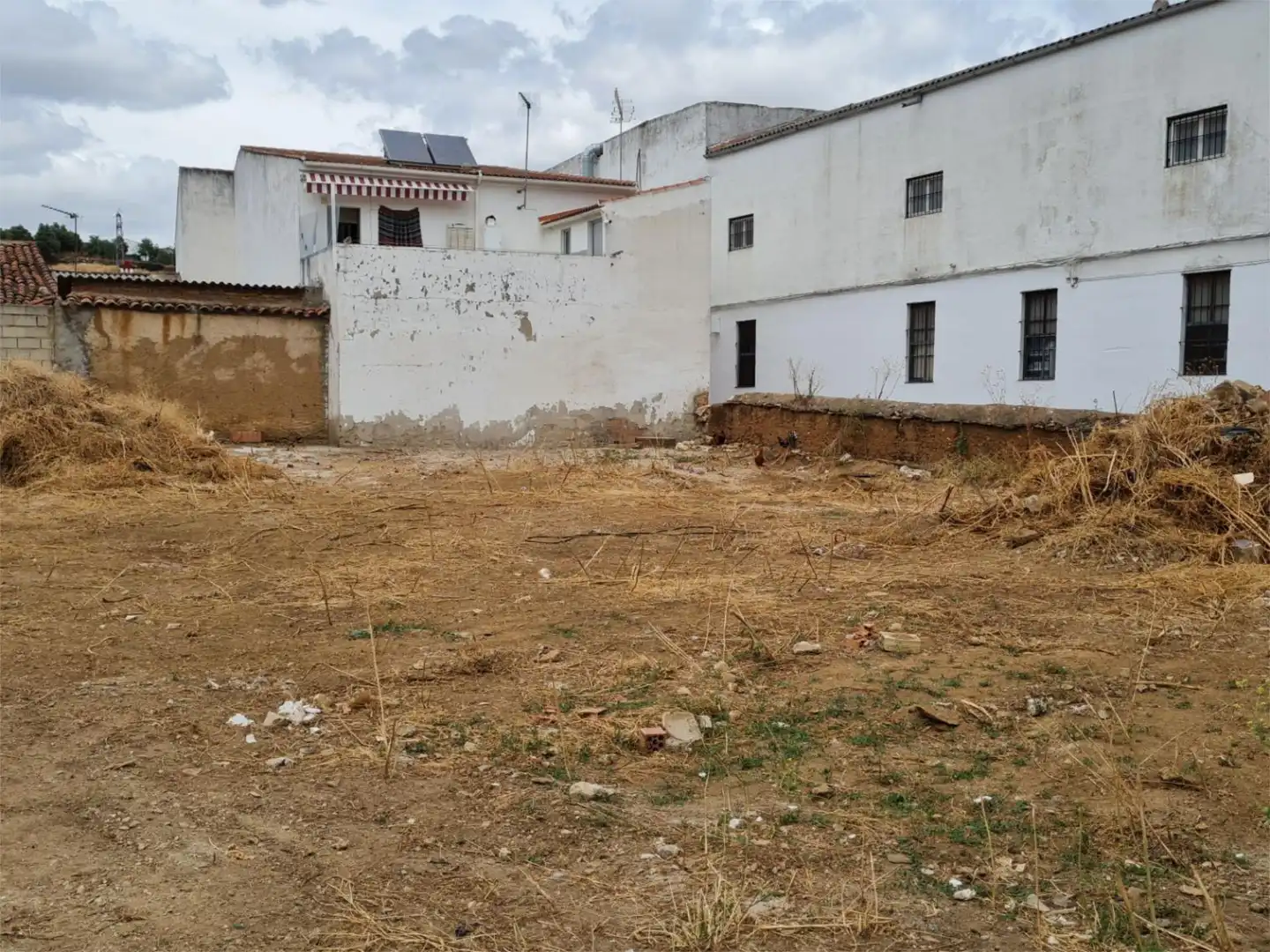 Bebaubares Gelände zum Verkauf in Almadén de la Plata