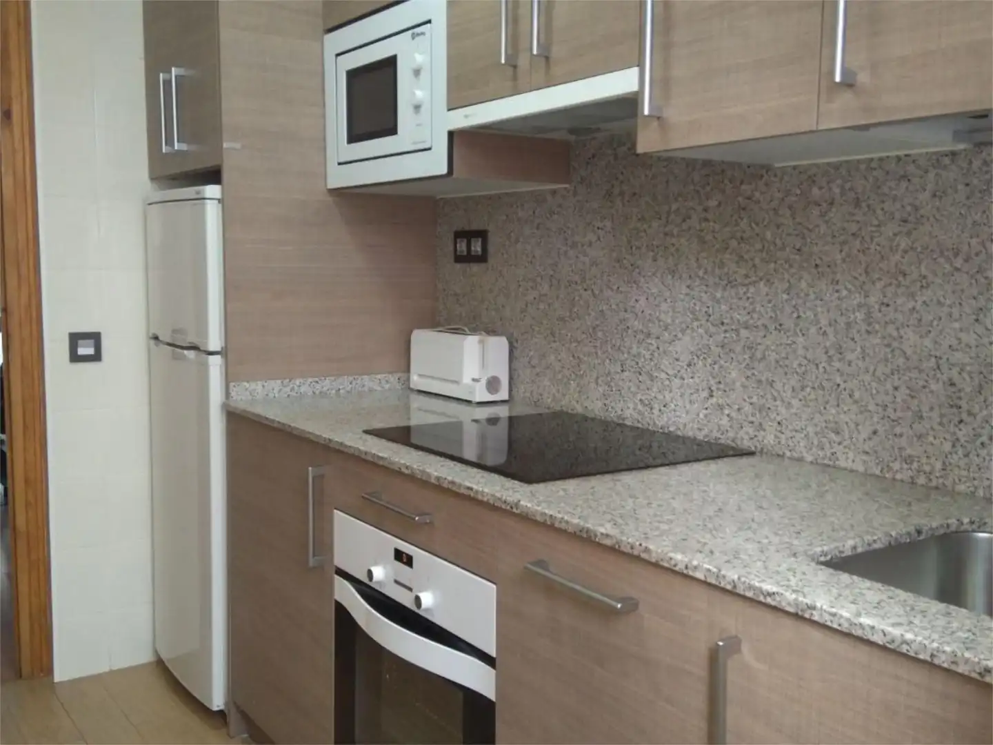 Apartamento de alquiler en Calle Sol, 2, Sahún Cocina de Apartamento de alquiler en Sahún con Calefacción, Jardín privado y Parquet