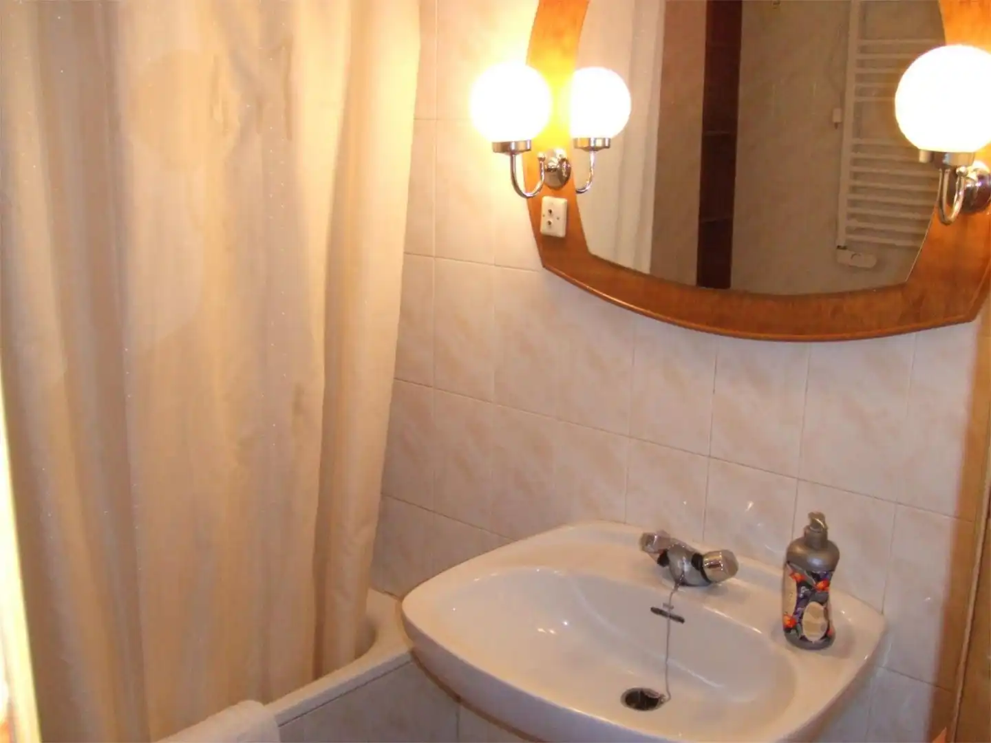 Apartamento de alquiler en Calle Sol, 2, Sahún Baño de Apartamento de alquiler en Sahún con Calefacción, Jardín privado y Parquet