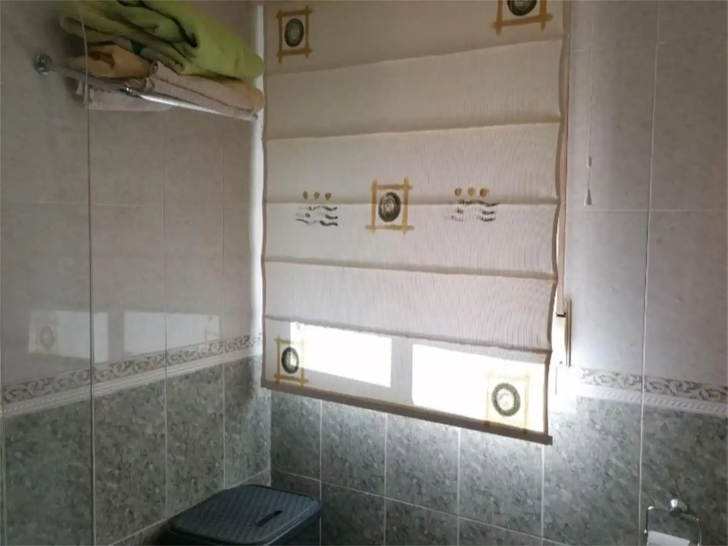 Flat for sale in Calle Juego de Pelota, 39, Las Tinajerías - Juderías Bathroom of Flat for sale in Lucena with Air Conditioner and Balcony