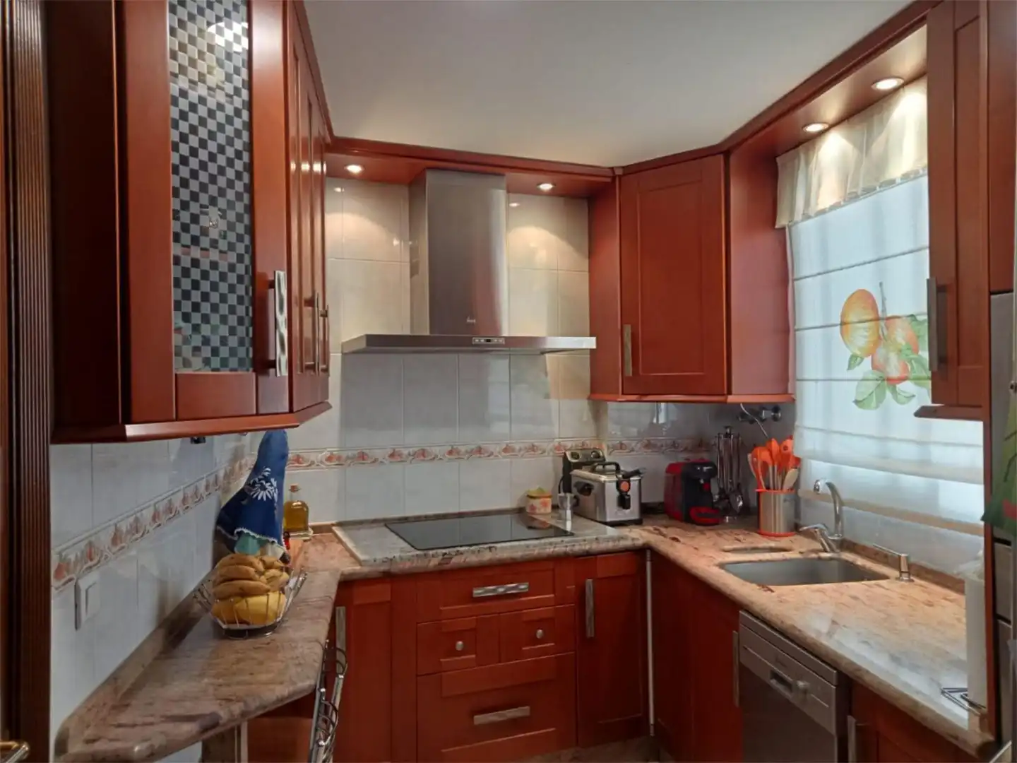 Flat for sale in Calle Juego de Pelota, 39, Las Tinajerías - Juderías Kitchen of Flat for sale in Lucena with Air Conditioner and Balcony