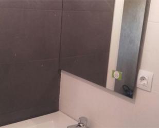 Bathroom of Flat to rent in  Madrid Capital  with Air Conditioner