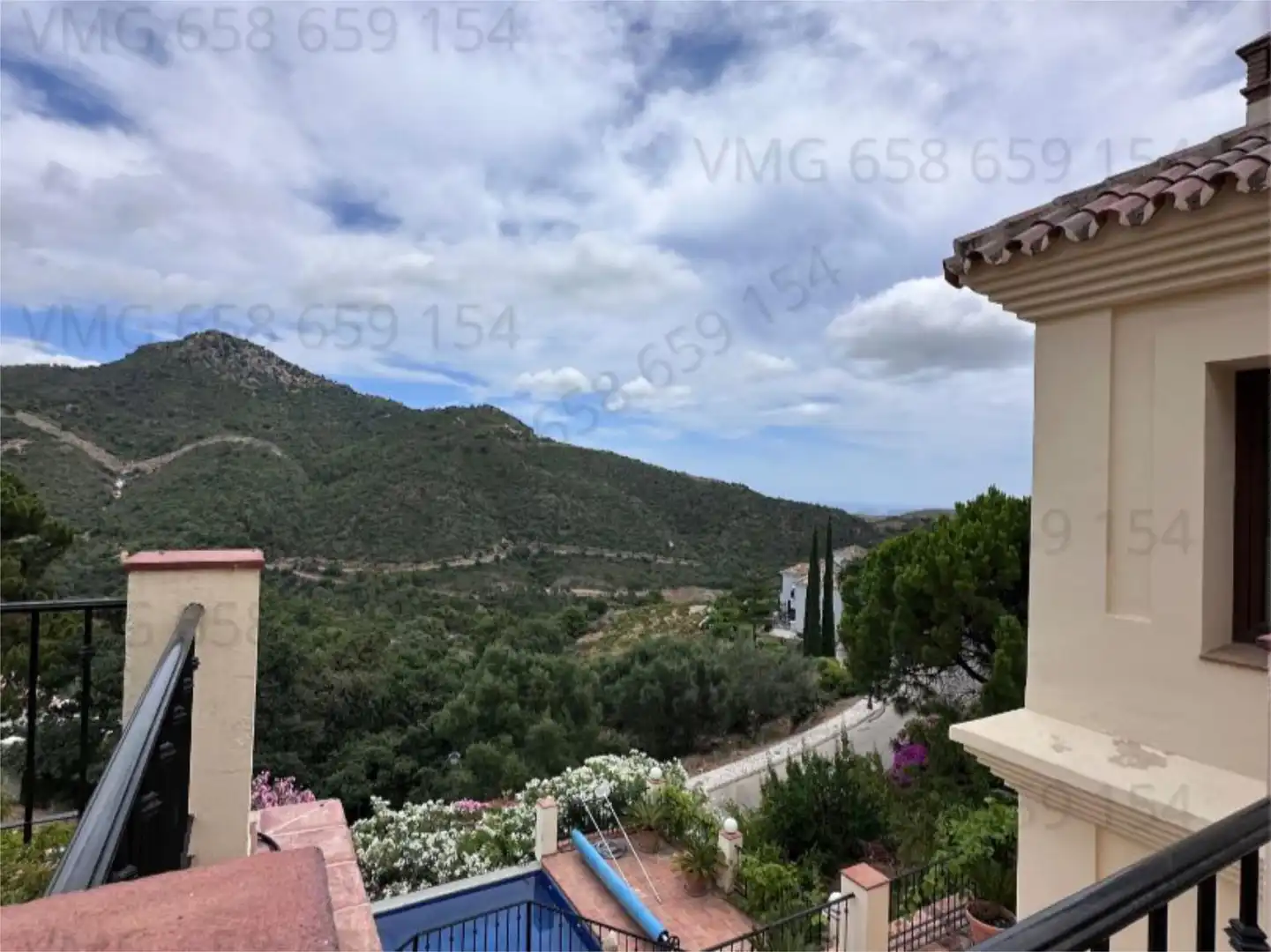 Casa o chalet en venta en Calle Juan Lerma Valero, 19g, Montemayor - Marbella Club Vista exterior de Casa o chalet en venta en Benahavís con Aire acondicionado, Terraza y Piscina