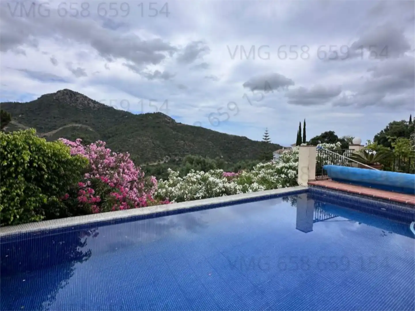 Casa o chalet en venta en Calle Juan Lerma Valero, 19g, Montemayor - Marbella Club Vista exterior de Casa o chalet en venta en Benahavís con Aire acondicionado, Terraza y Piscina
