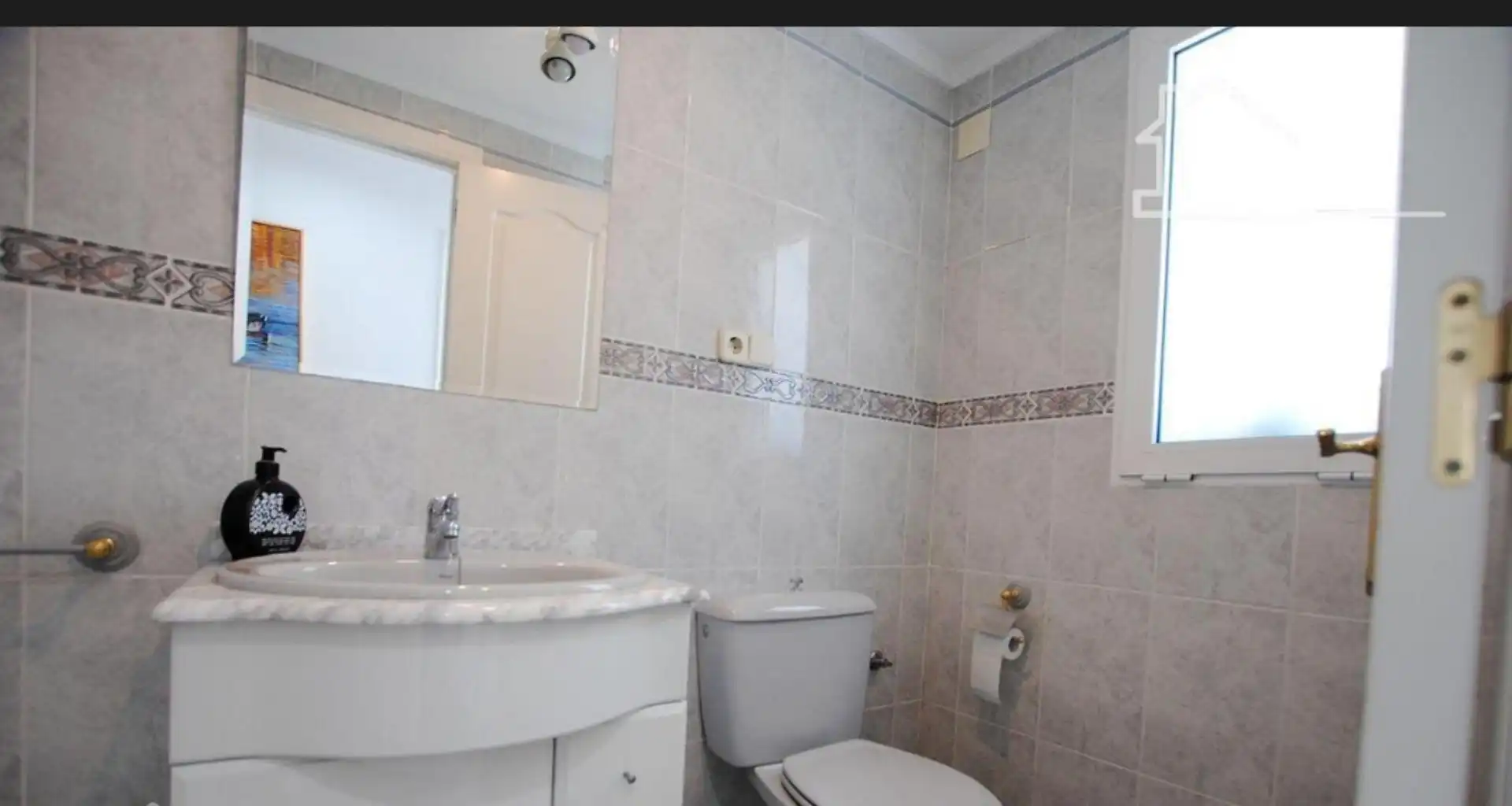 Einfamilien-Reihenhaus zum Verkauf in Carrer de Gandia, 65, Barx Badezimmer von Einfamilien-Reihenhaus zum Verkauf in Barx mit Klimaanlage, Terrasse und Balkon