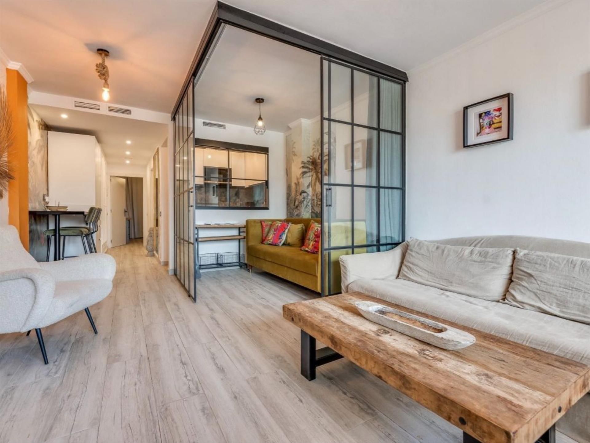 Sala de estar de Piso en venta en Marbella con Aire acondicionado, Calefacción y Jardín privado