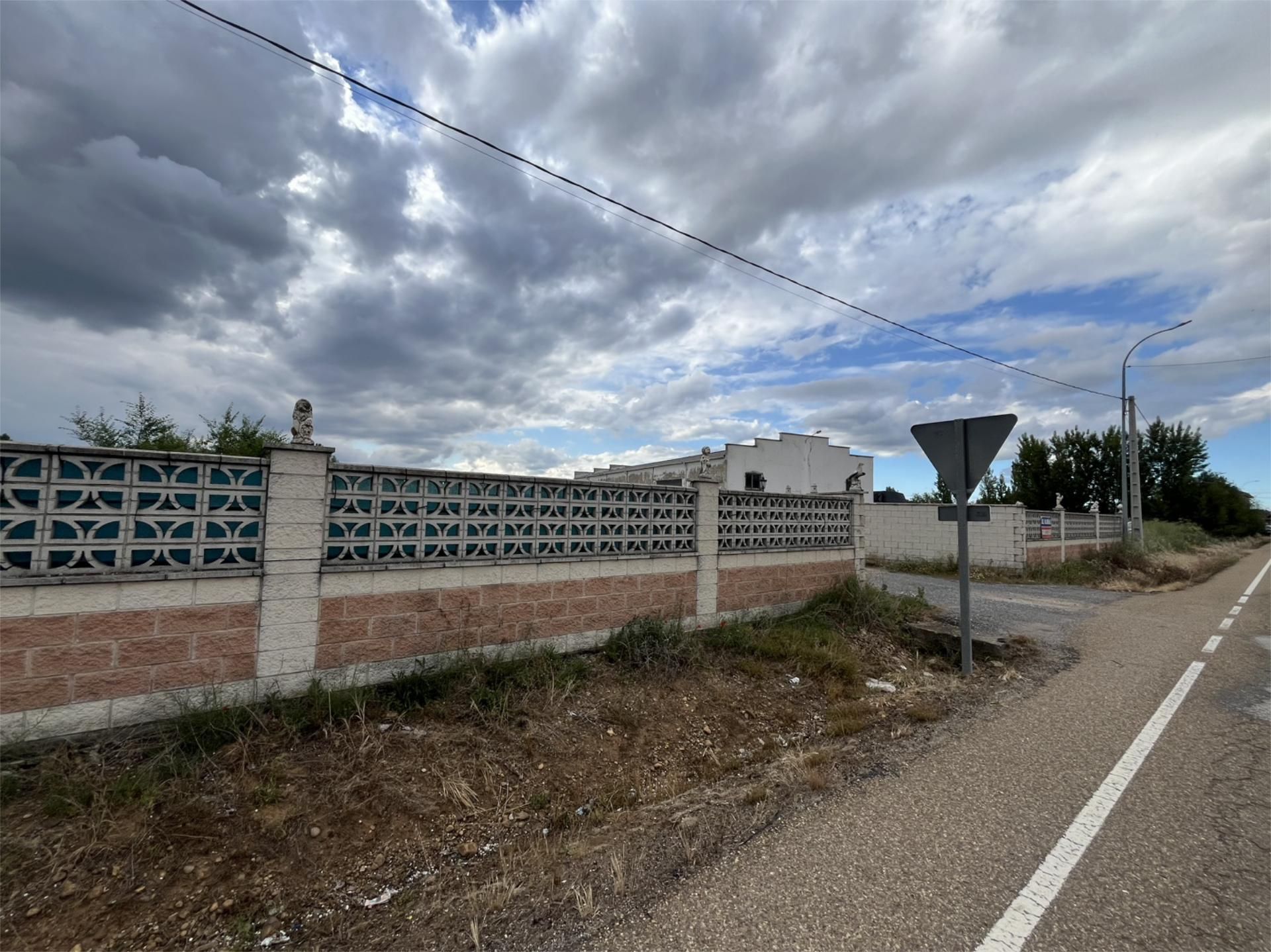 Nau industrial de lloguer en Villaturiel