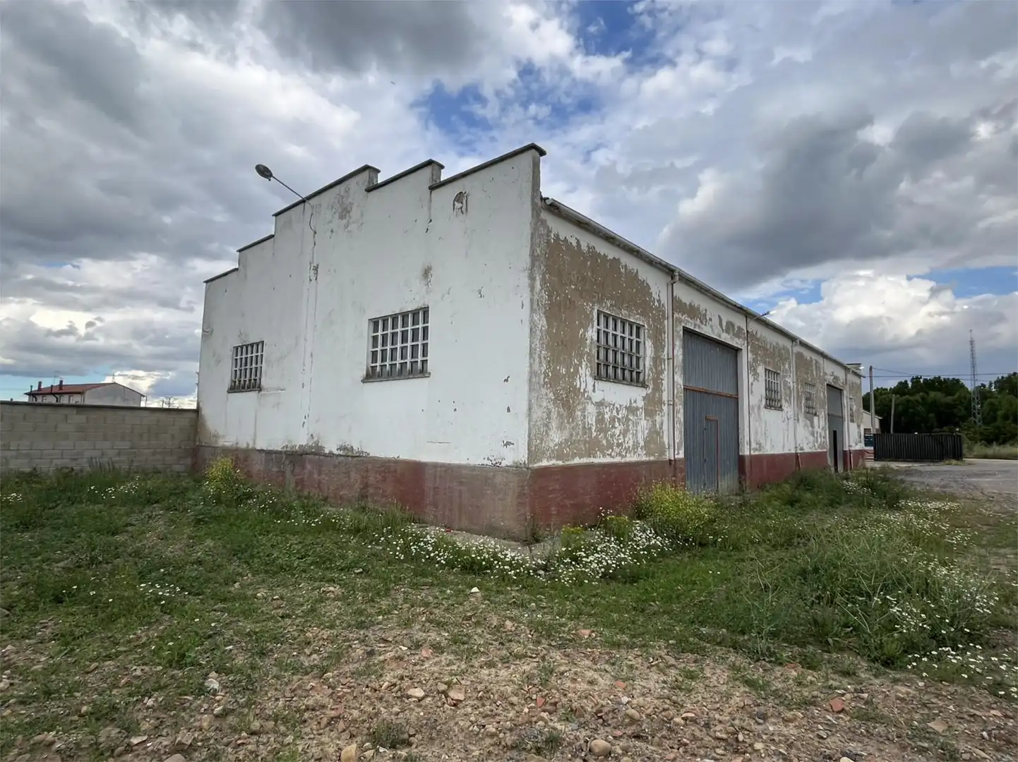 Nau industrial en venda a Carretera Boñar-Vc, 3, Villaturiel Vista exterior de Nau industrial en venda en Villaturiel