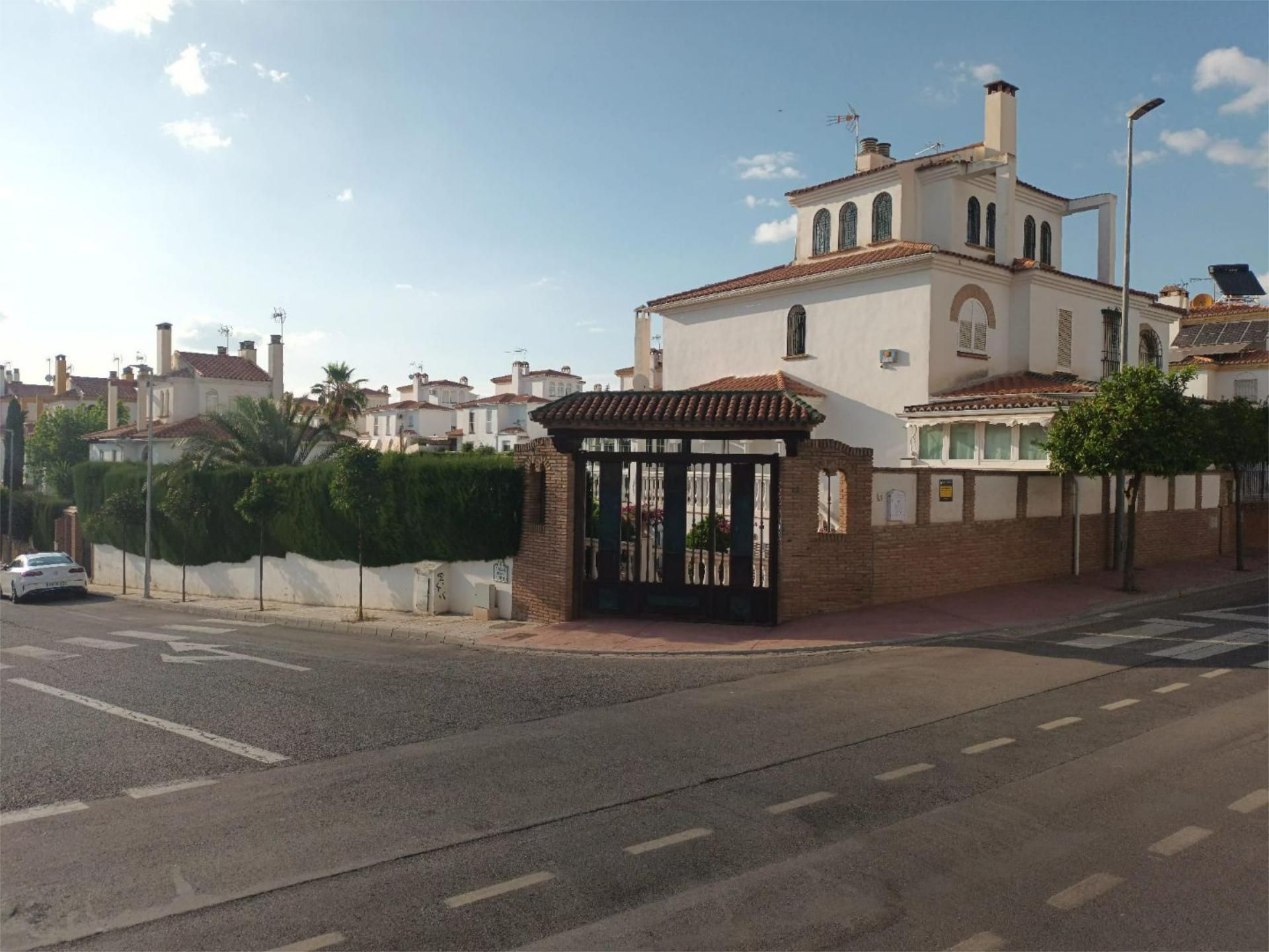 Exterior view of House or chalet for sale in Peligros  with Air Conditioner, Swimming Pool and Balcony