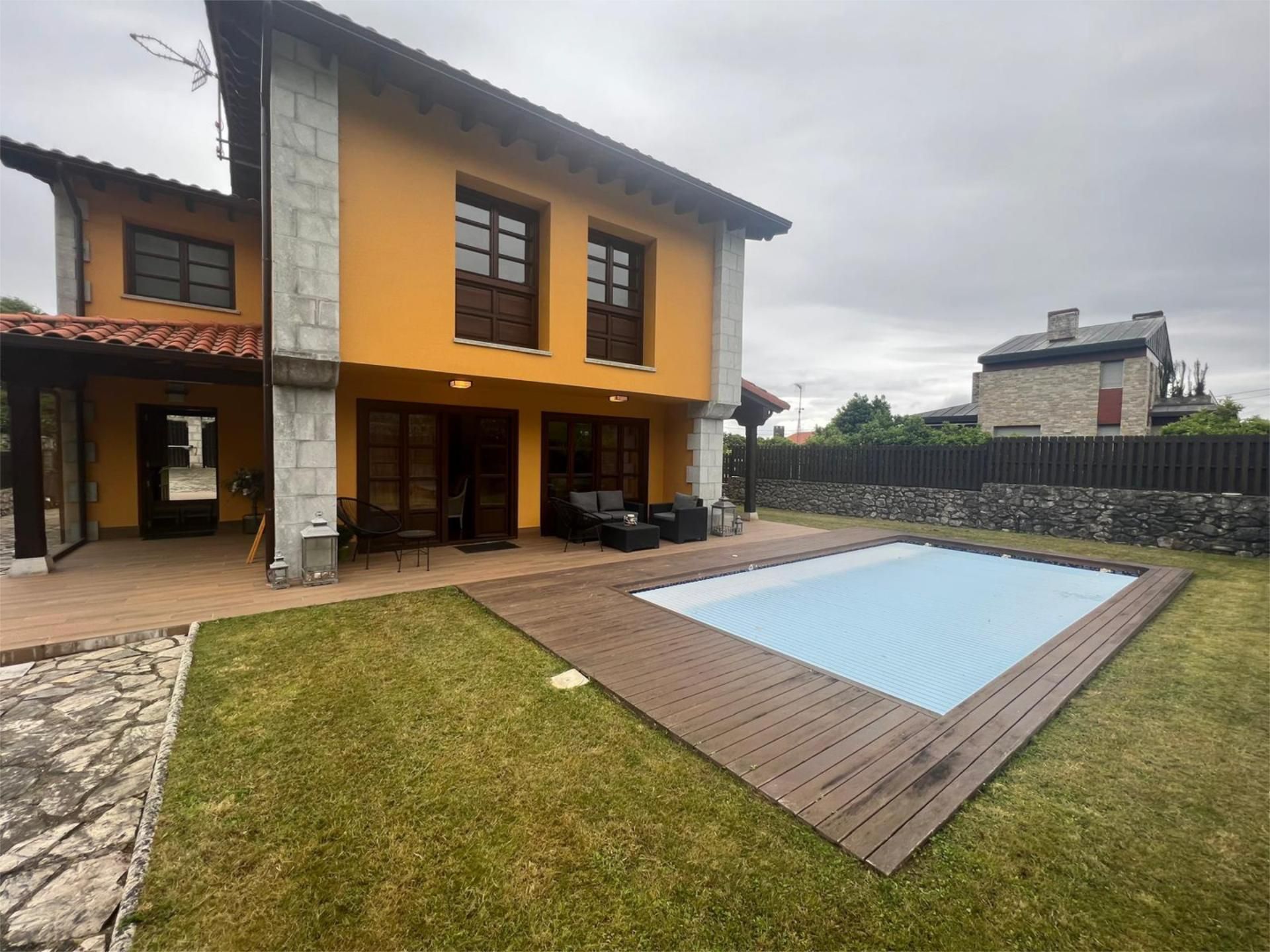 Piscina de Casa o xalet en venda en Llanes amb Terrassa i Piscina
