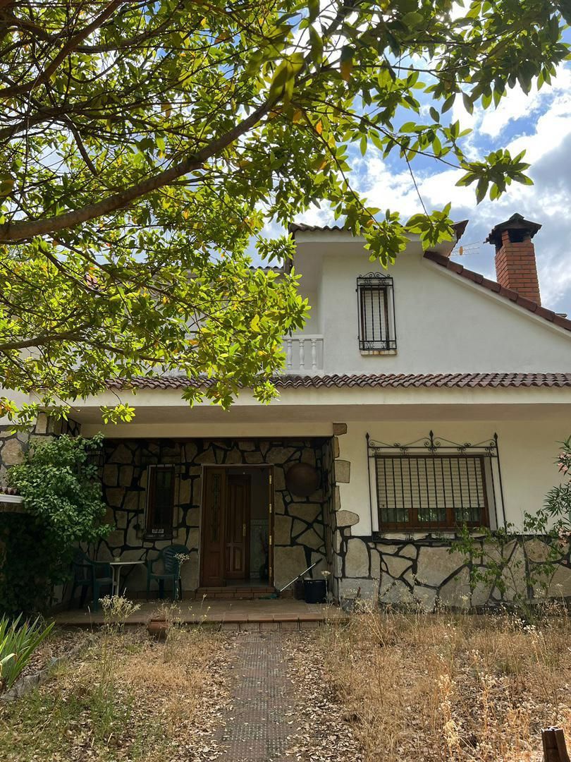 Vista exterior de Casa o xalet en venda en Piedralaves amb Aire condicionat, Calefacció i Jardí privat