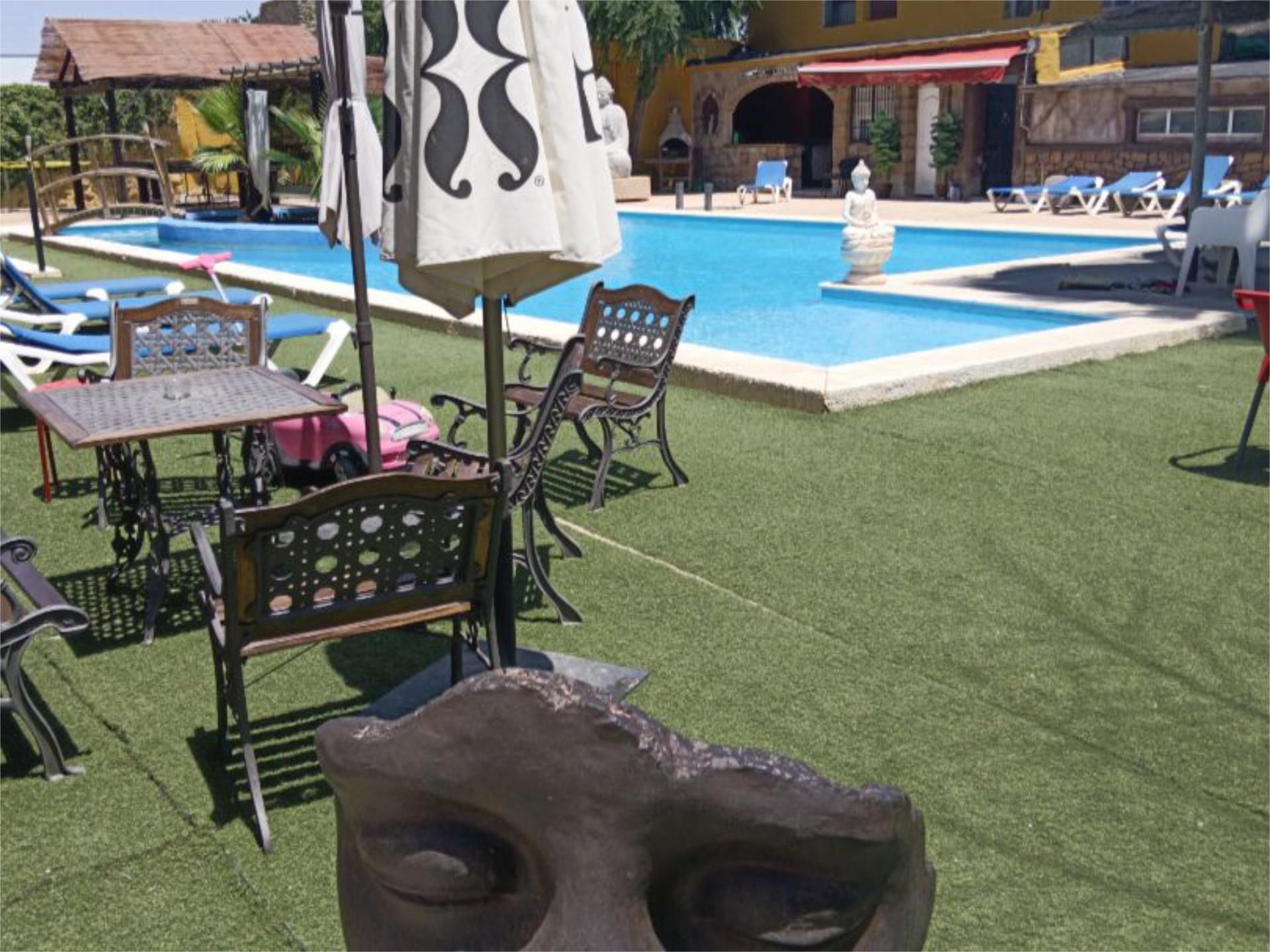 Piscina de Casa o xalet per a compartir en Dos Hermanas amb Aire condicionat, Jardí privat i Terrassa