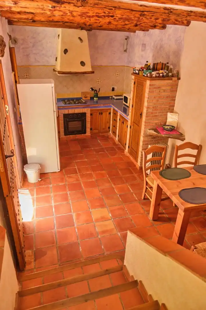 Casa adosada en venda a Calle Doctor Alcántara, 6b, Los Guájares Cuina de Casa adosada en venda en Los Guájares amb Terrassa, Piscina i Balcó