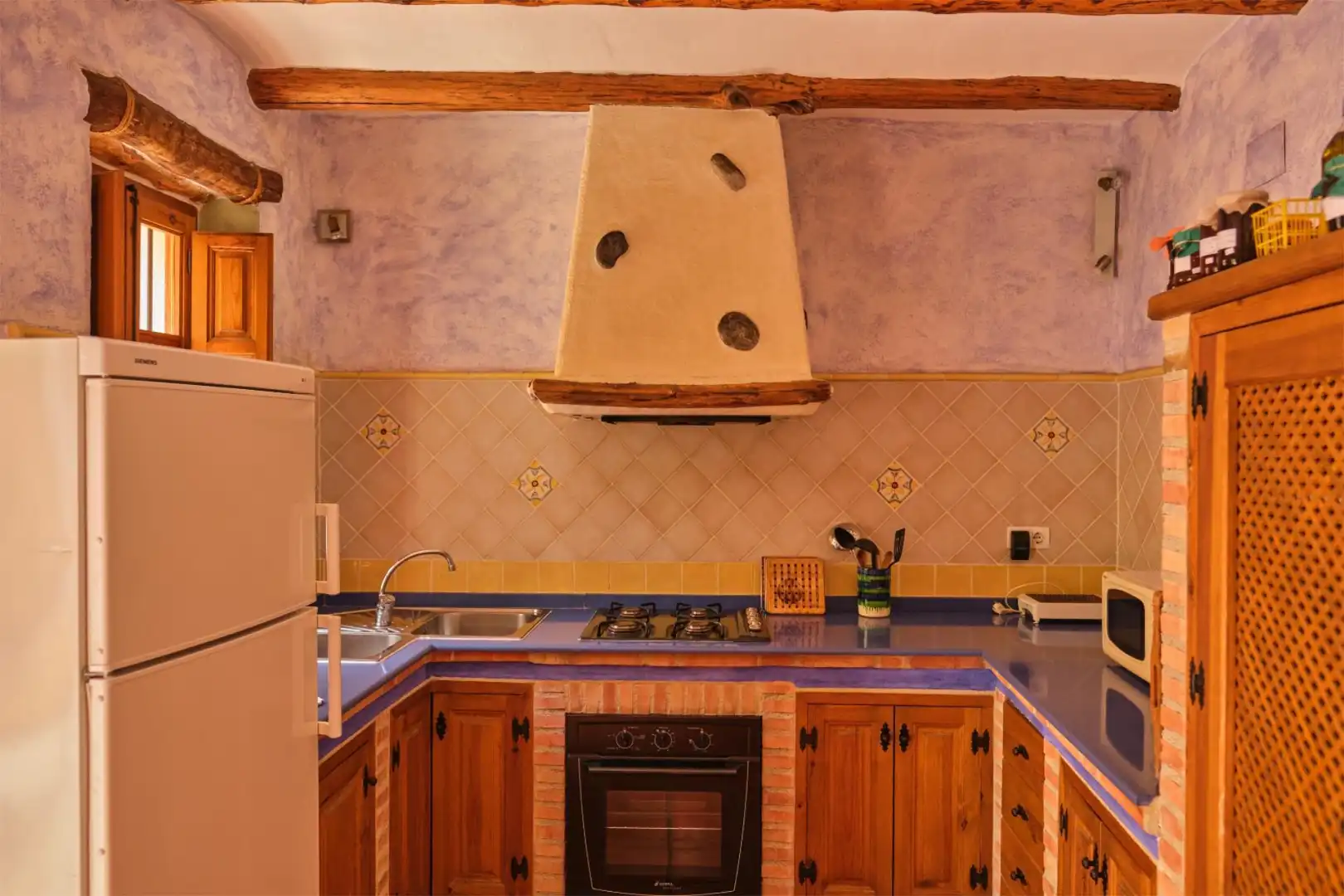 Casa adosada en venda a Calle Doctor Alcántara, 6b, Los Guájares Cuina de Casa adosada en venda en Los Guájares amb Terrassa, Piscina i Balcó
