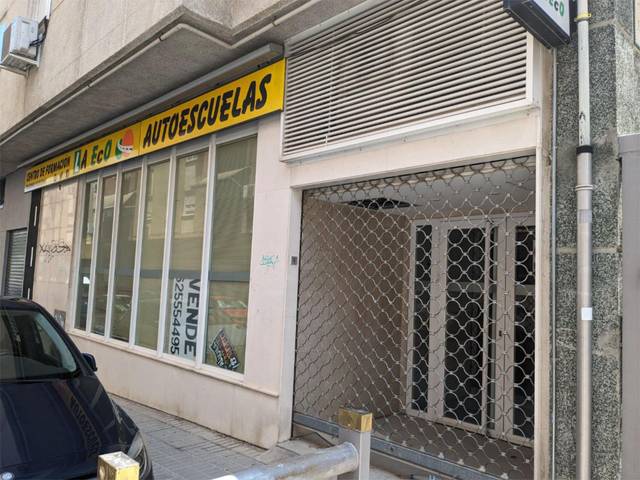 Local comercial en Alquiler en Calle del Pintor Manuel Serrano Cuesta, 2 en Peñamefecit - Avda Barcelona