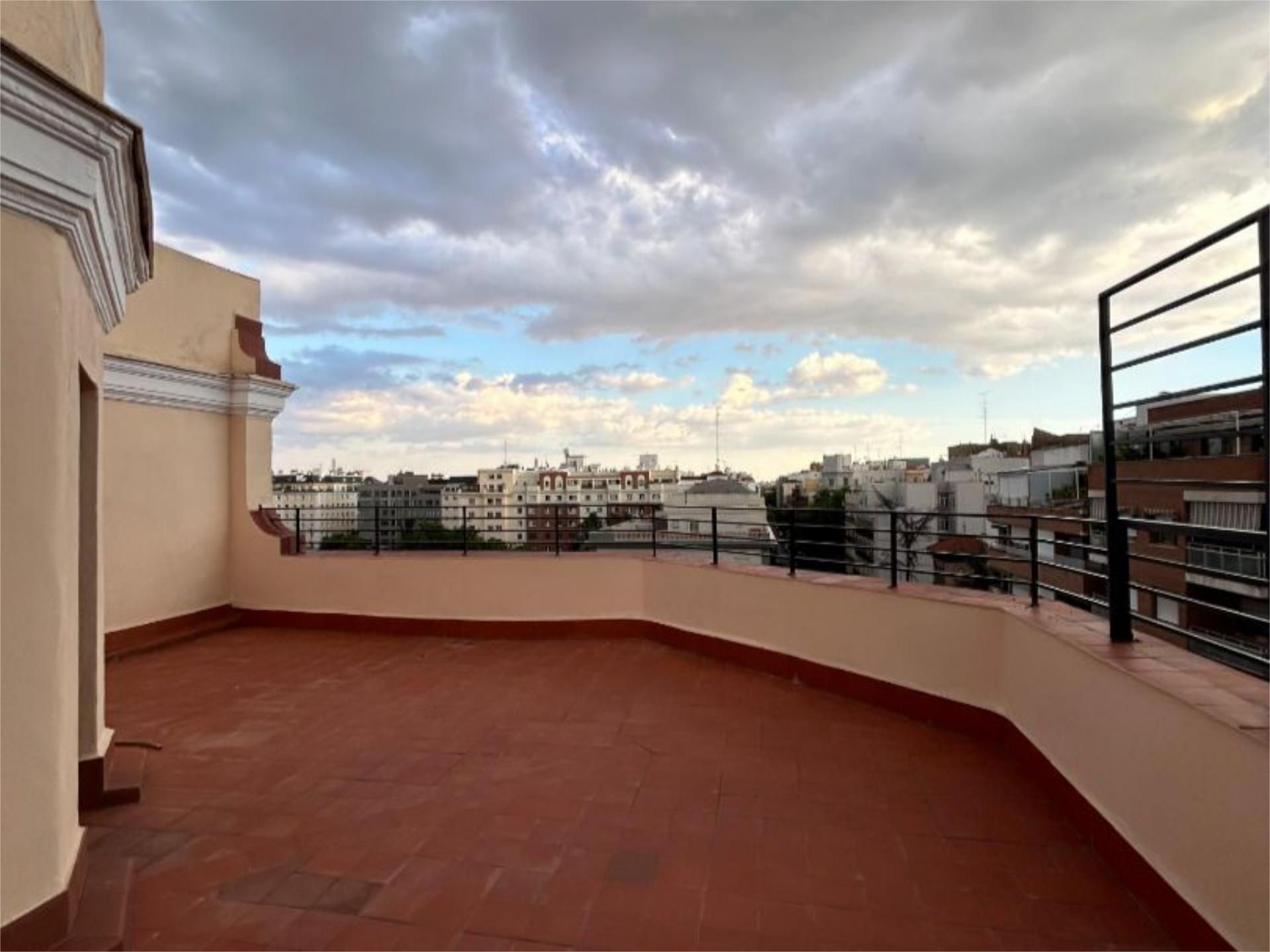 24 Pisos de alquiler con terraza en Ríos Rosas Nuevos