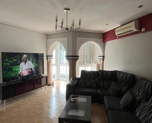 Sala d'estar de Pis de lloguer en  Córdoba Capital amb Aire condicionat, Terrassa i Balcó