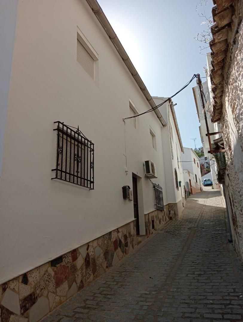 Vista exterior de Casa adosada en venda en Setenil de las Bodegas amb Aire condicionat, Terrassa i Moblat
