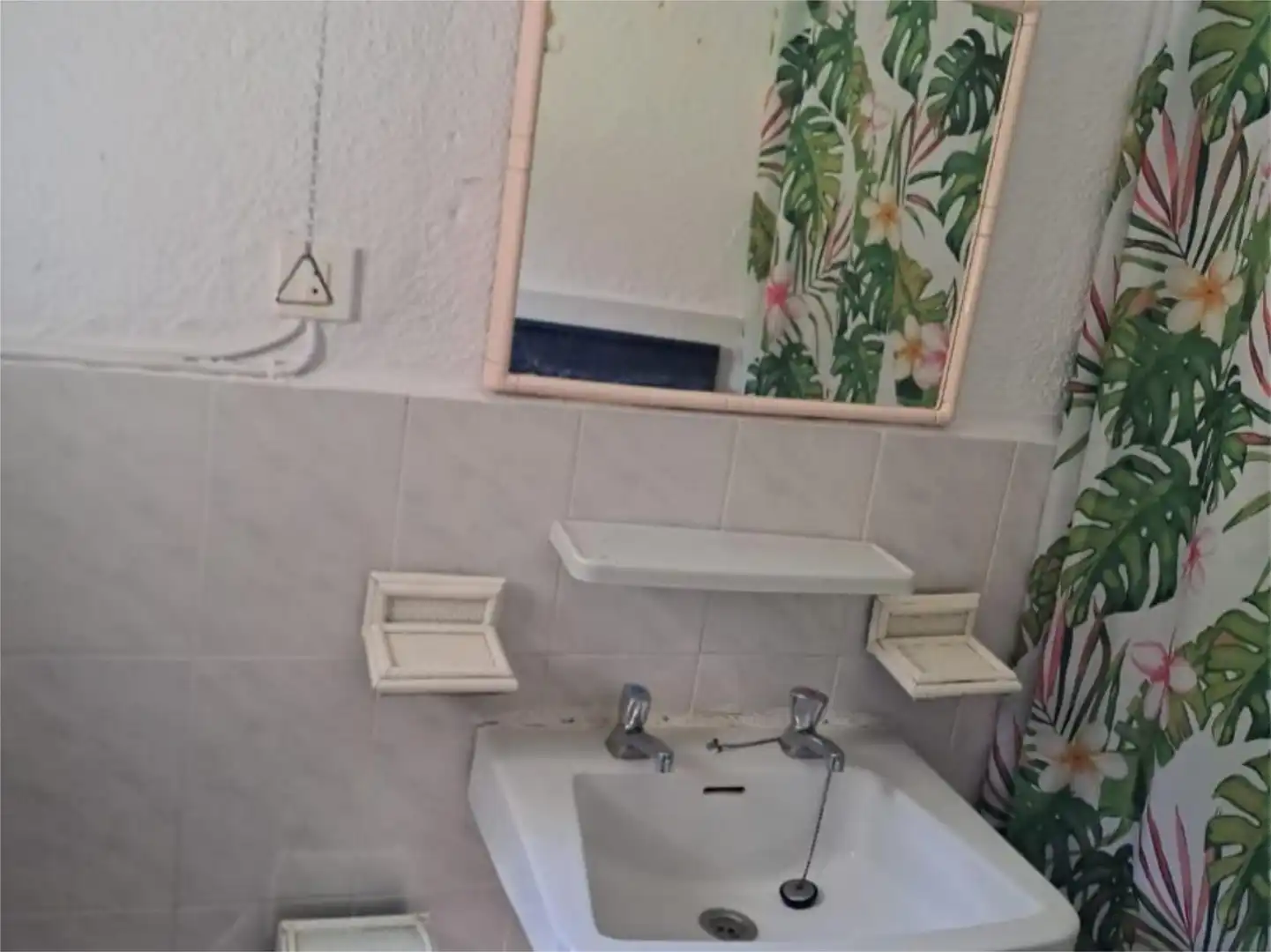 Baño de Piso de alquiler en La Guardia de Jaén con Jardín privado y Piscina