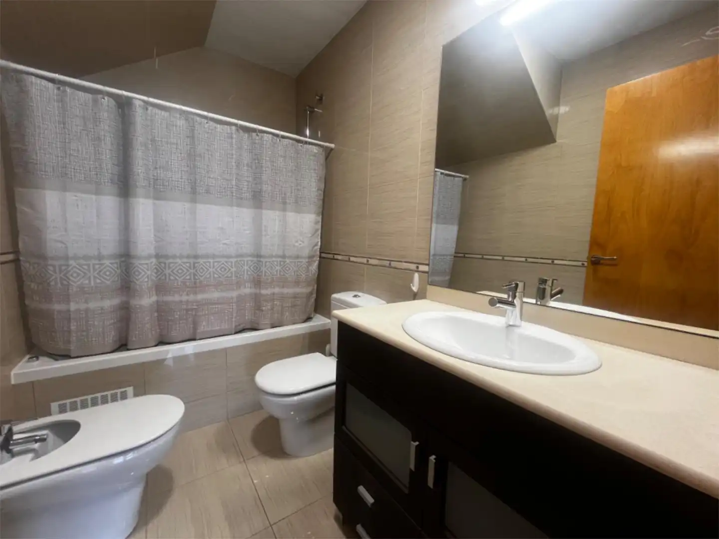 Maisonette zum Verkauf in Carrer de Liszt, 32, Puigfred Badezimmer von Maisonette zum Verkauf in Badalona mit Klimaanlage, Heizung und Balkon