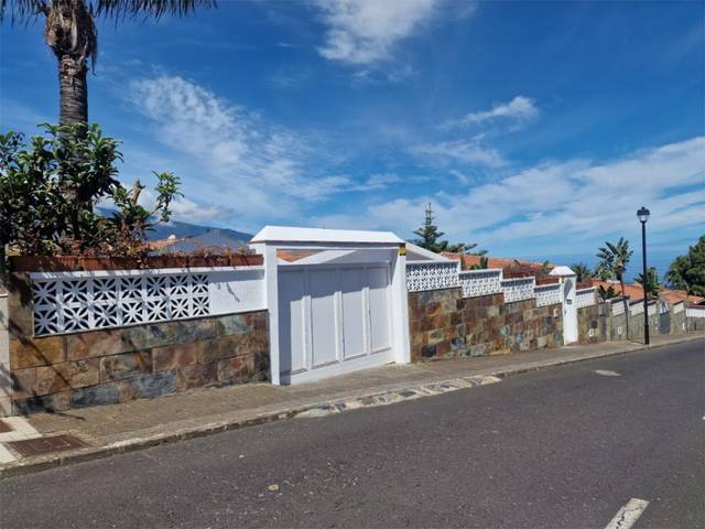 Chalet en venta en calle irlanda,  de la orotava, 