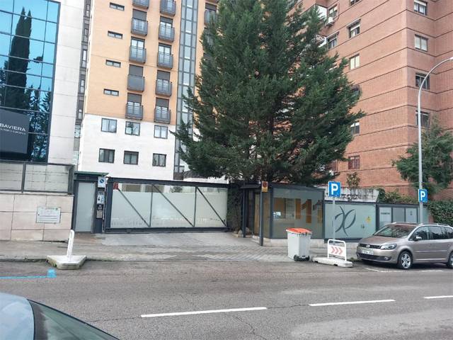 Garaje en Venta en Calle de Melchor Fernández Almagro, 11 en La Paz