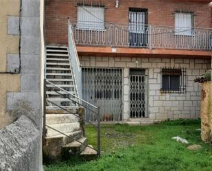 Vista exterior de Casa adosada en venda en Santo Tomé del Puerto amb Terrassa i Balcó