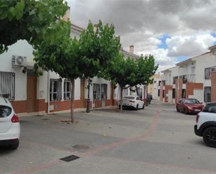 Vista exterior de Casa adosada en venda en Huéscar amb Aire condicionat, Calefacció i Parquet