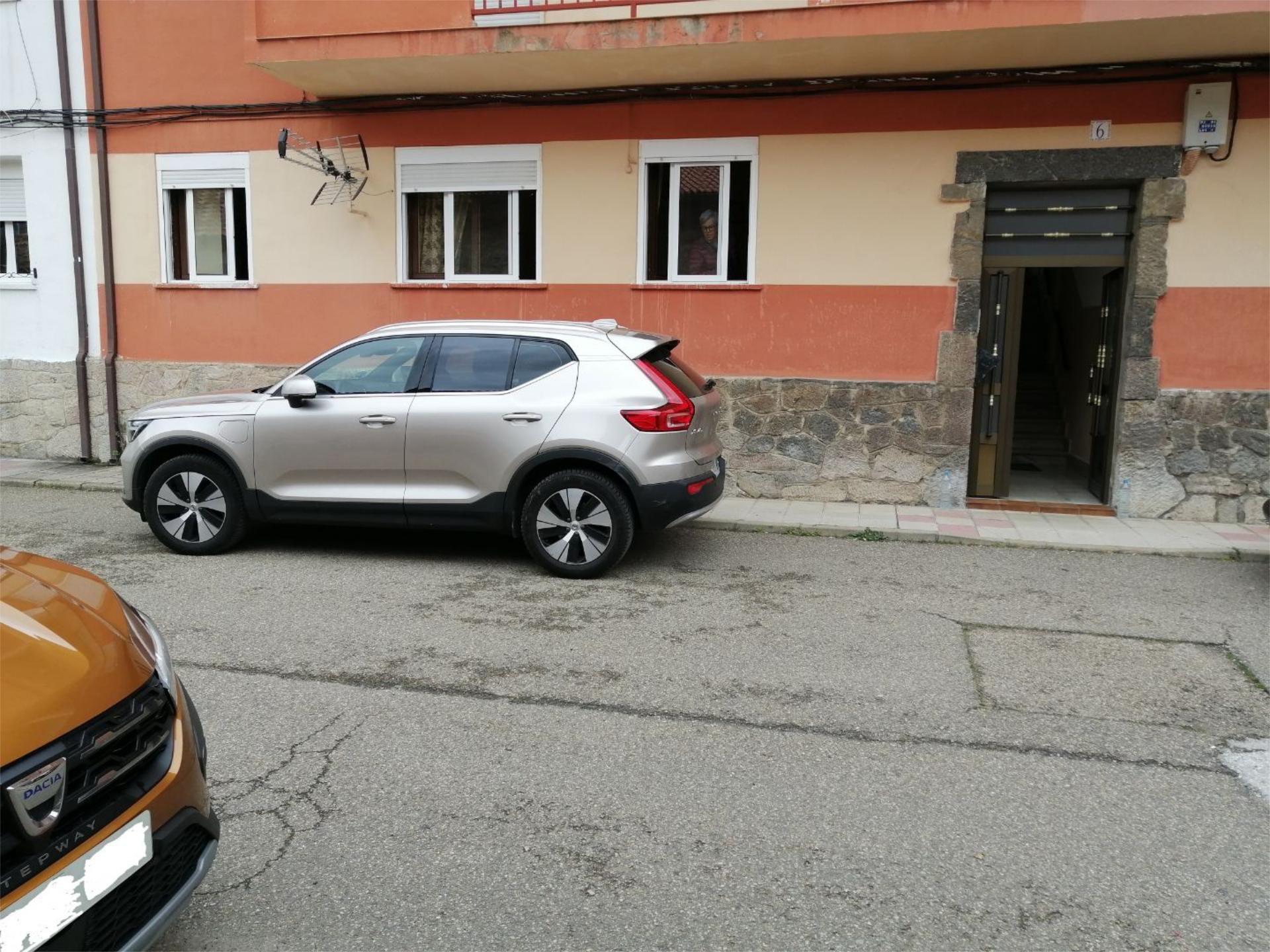 Aparcament de Pis en venda en La Pola de Gordón  amb Calefacció, Parquet i Terrassa