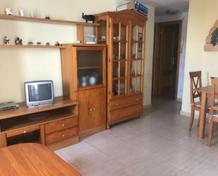 Dormitori de Apartament de lloguer en Guardamar de la Safor amb Terrassa i Piscina