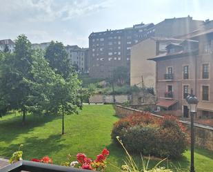 Jardí de Pis en venda en Oviedo  amb Terrassa i Balcó