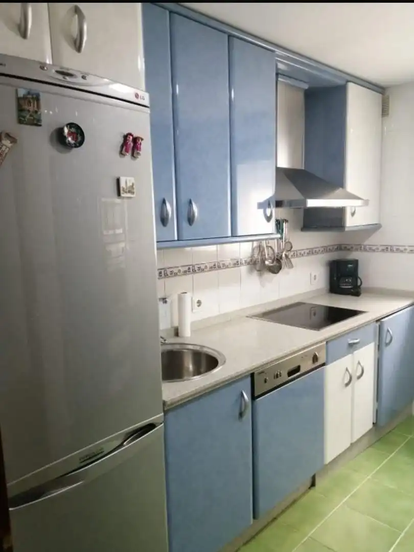 Piso de alquiler en Avenida Cabo Noval, 51, Centro - Calzada - Cabo Noval Cocina de Piso de alquiler en Sanlúcar de Barrameda con Parquet, Terraza y Amueblado