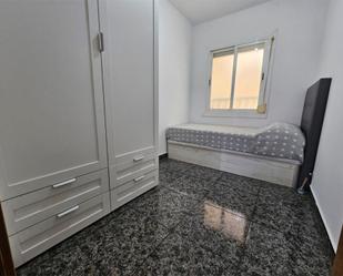 Dormitori de Estudi per a compartir en Sant Andreu de la Barca amb Aire condicionat i Balcó