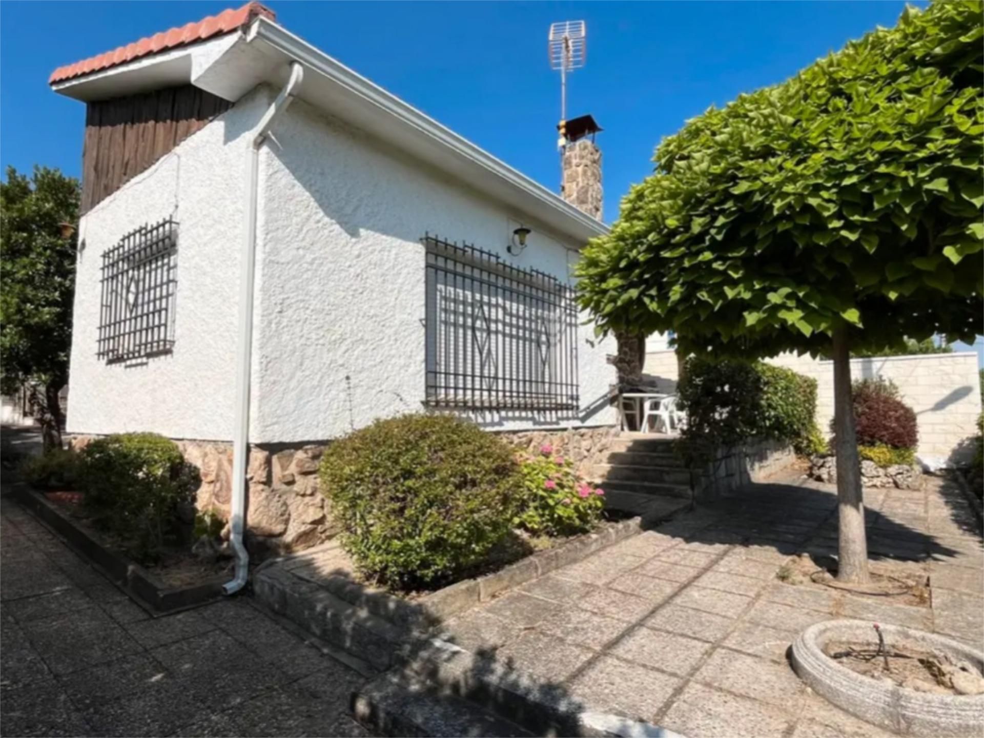 Exterior view of House or chalet for sale in Alcalá de Guadaira  with Private garden and Swimming Pool