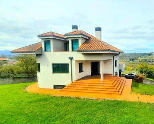 Vista exterior de Casa o xalet en venda en Oviedo  amb Terrassa i Balcó