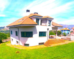 Vista exterior de Casa o xalet en venda en Oviedo  amb Terrassa i Balcó