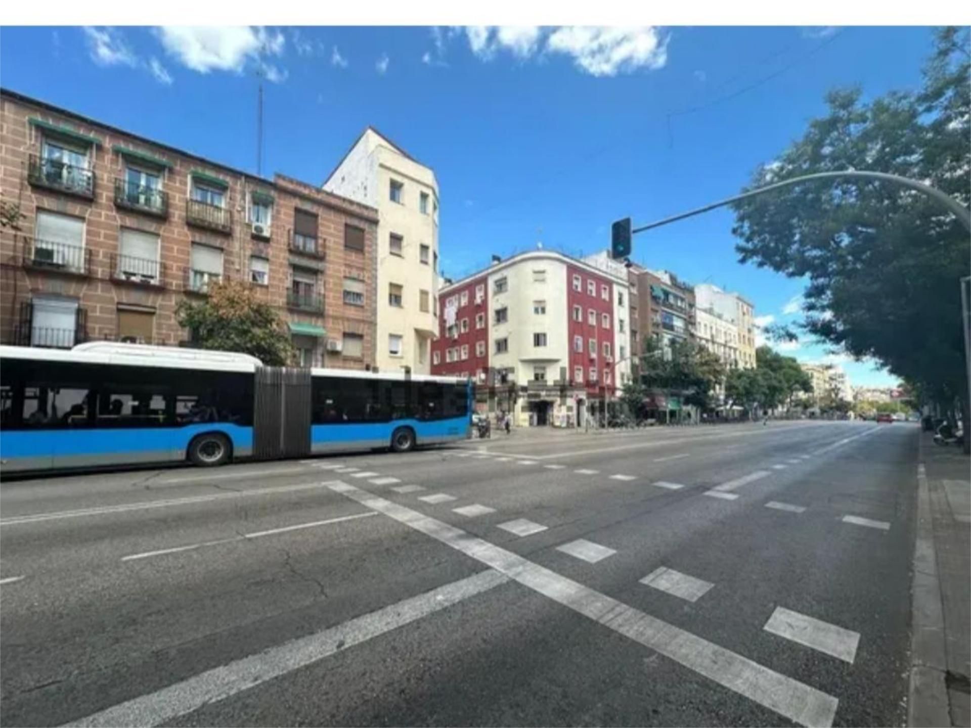 Vista exterior de Pis en venda en  Madrid Capital amb Calefacció, Parquet i Traster