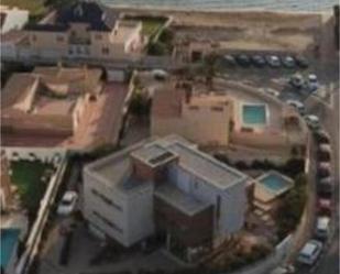 Vista exterior de Casa adosada de lloguer en La Manga del Mar Menor amb Terrassa i Piscina