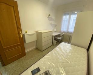 Dormitori de Apartament per a compartir en  Zaragoza Capital amb Balcó