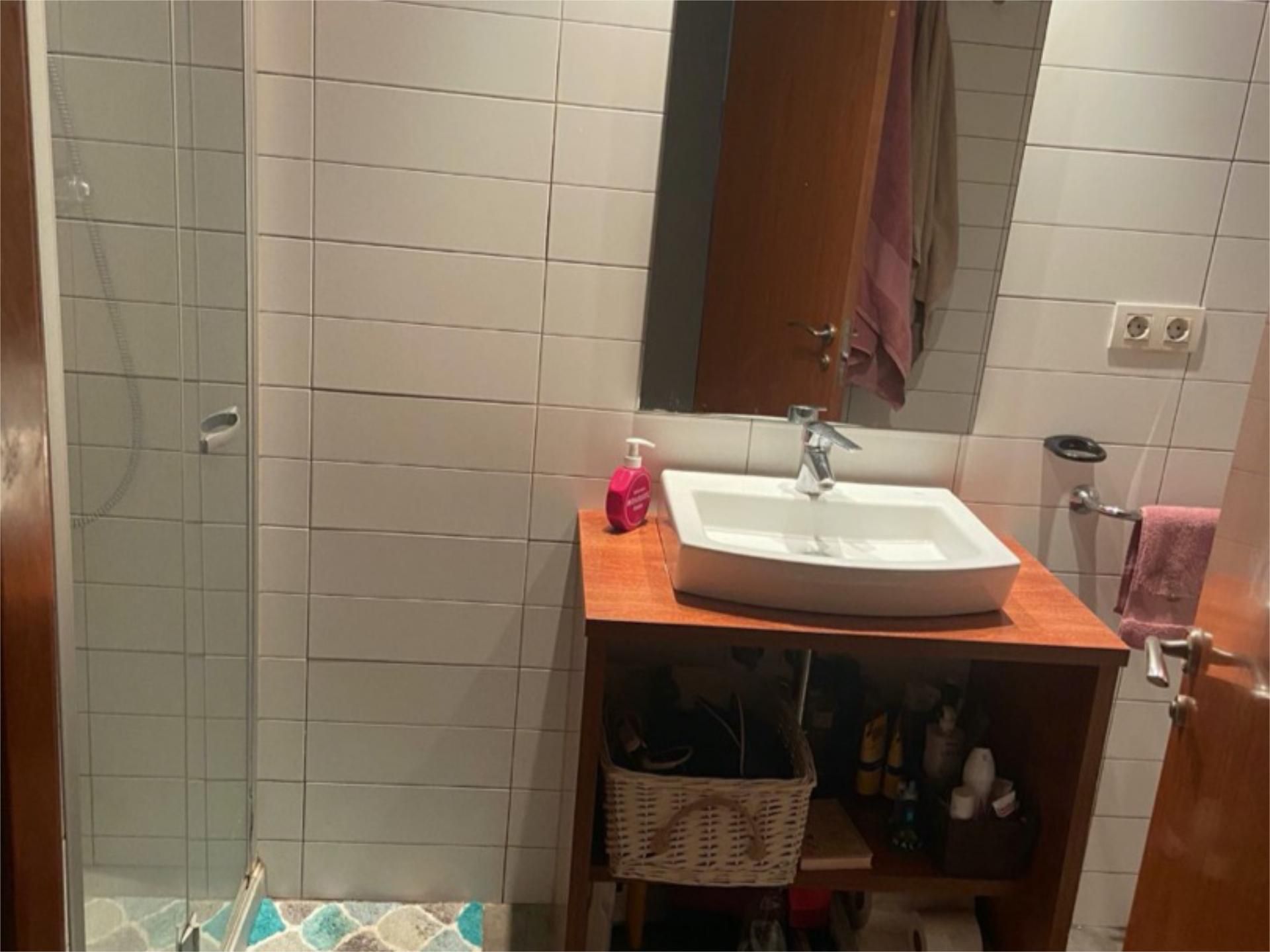 Bathroom of Apartment for sale in  Lleida Capital  with Air Conditioner