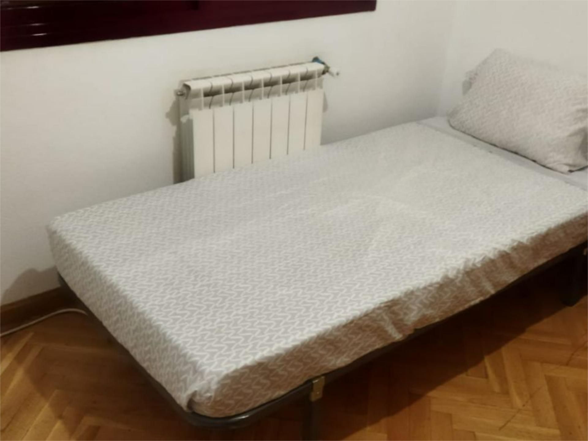 Bedroom of Apartment to share in Parla  with Parquet flooring, Terrace and Swimming Pool
