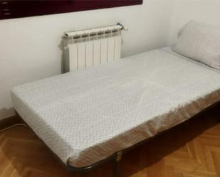 Bedroom of Apartment to share in Parla  with Parquet flooring, Terrace and Swimming Pool