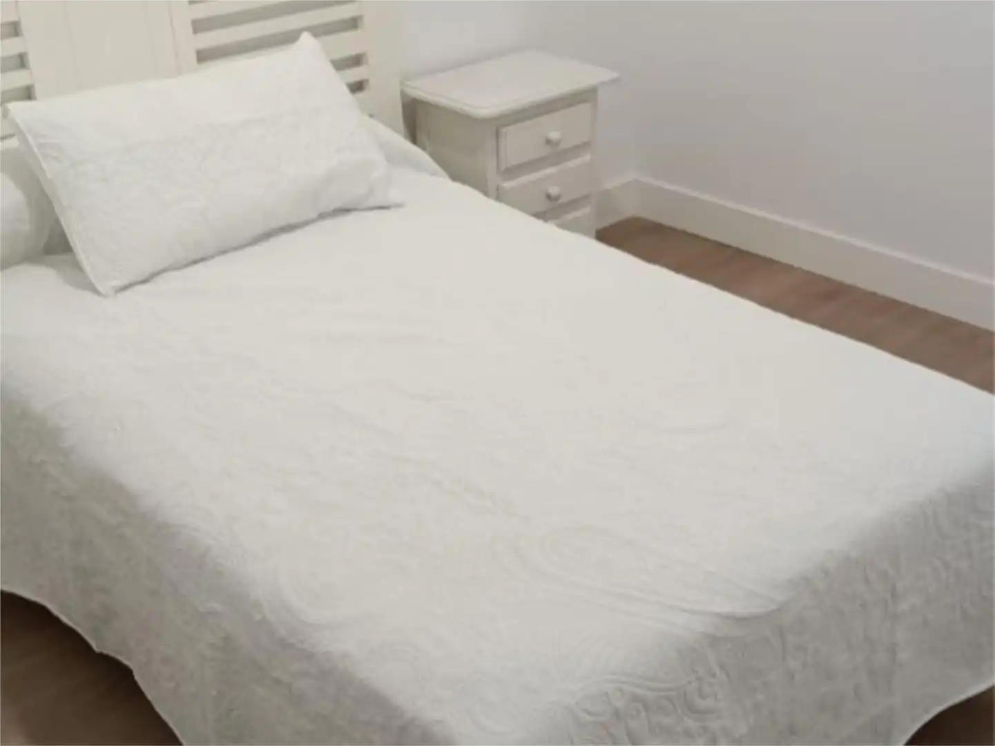 Habitación en Avenida del Doctor Fleming, 6, Descubridores - Escritores